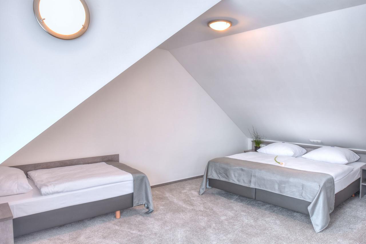 Fast Lane Hotel Barweiler Екстериор снимка