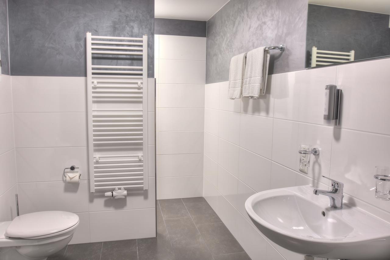 Fast Lane Hotel Barweiler Екстериор снимка
