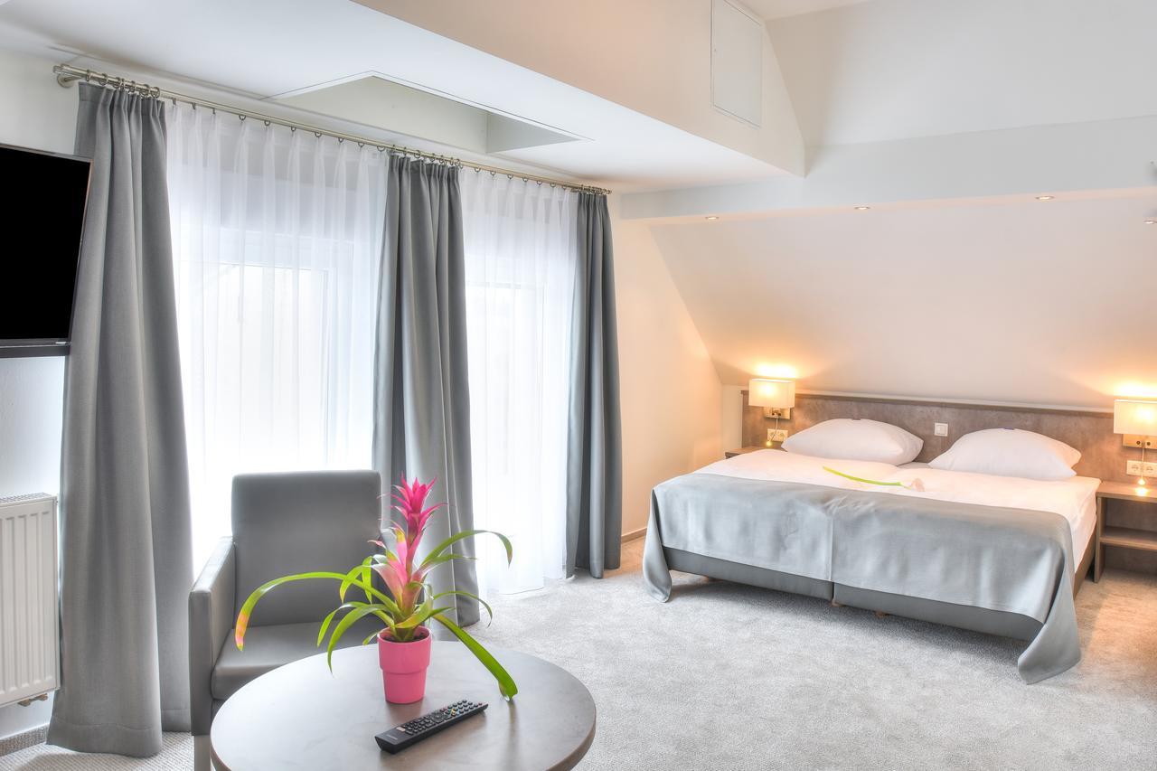 Fast Lane Hotel Barweiler Екстериор снимка