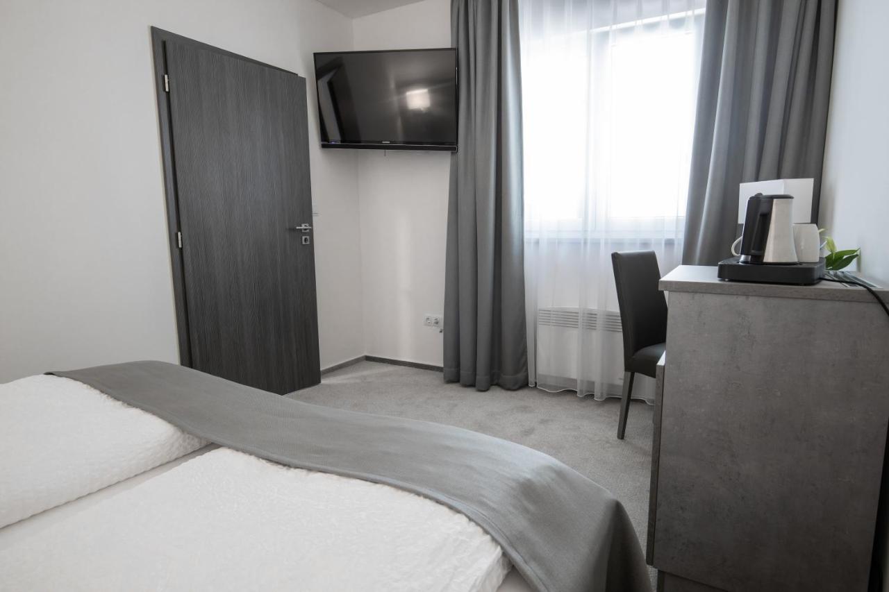 Fast Lane Hotel Barweiler Екстериор снимка